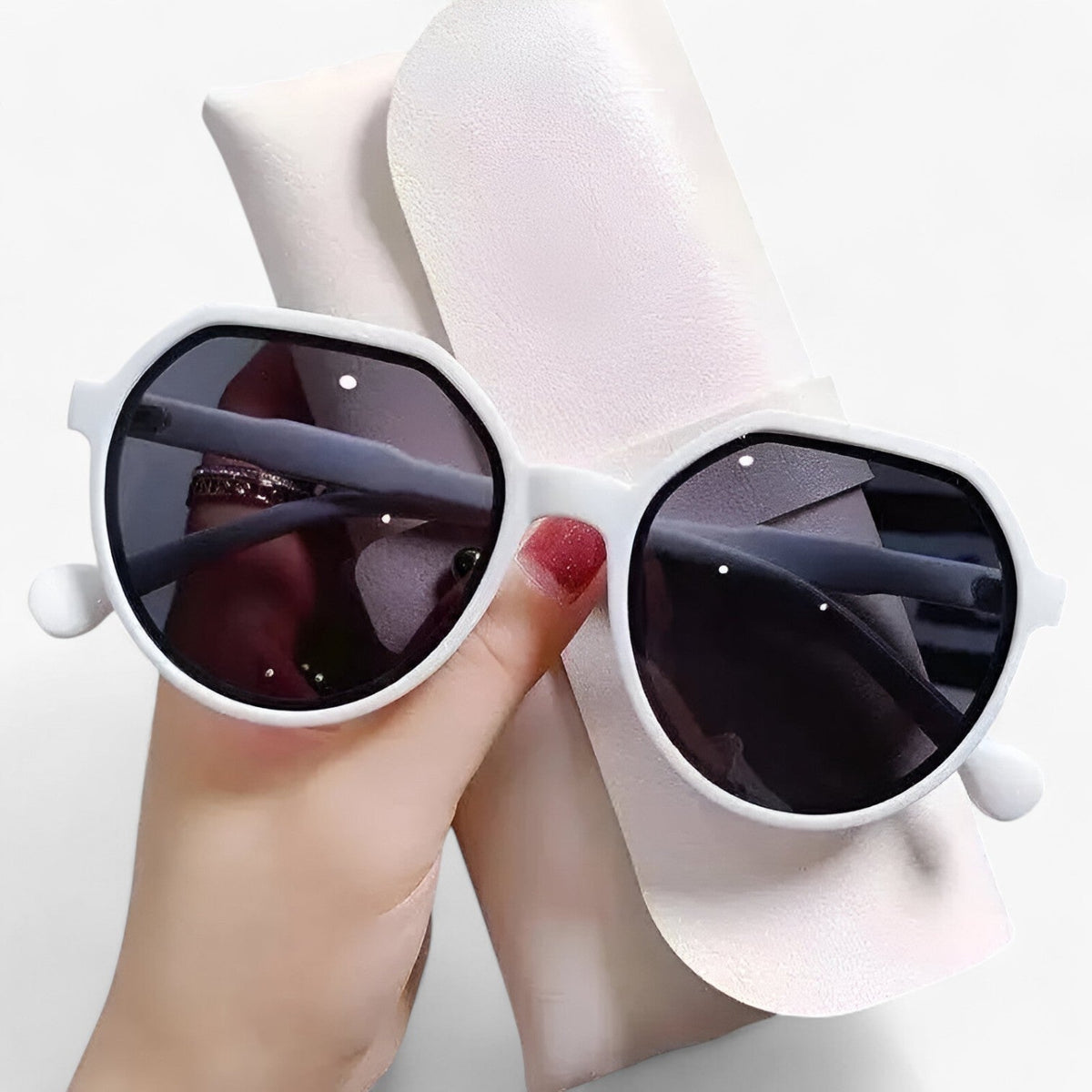 Anti-glare cat-eye sunglasses for travel and driving