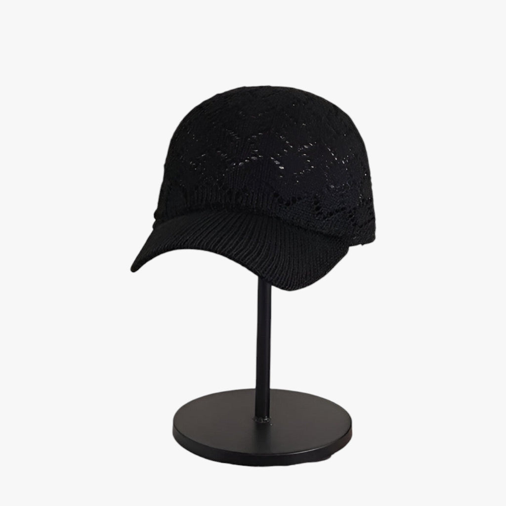 Stickad sommarhatt i mesh som andas med justerbar passform