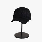 Stickad sommarhatt i mesh som andas med justerbar passform