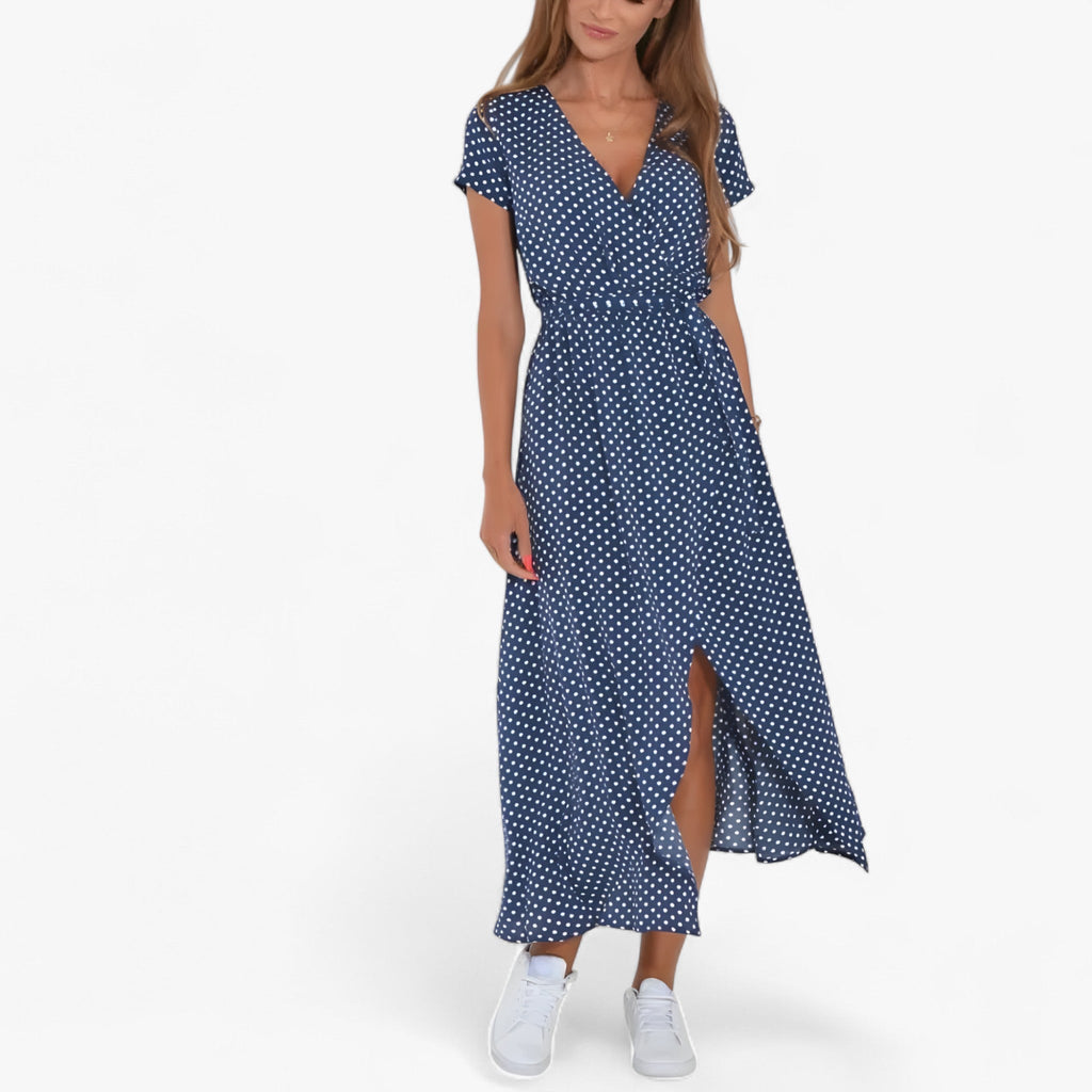Vestido con cuello de pico, cintura entallada y falda fluida