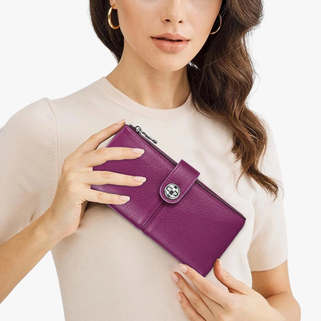 Structured Wallet with AirTag Pocket