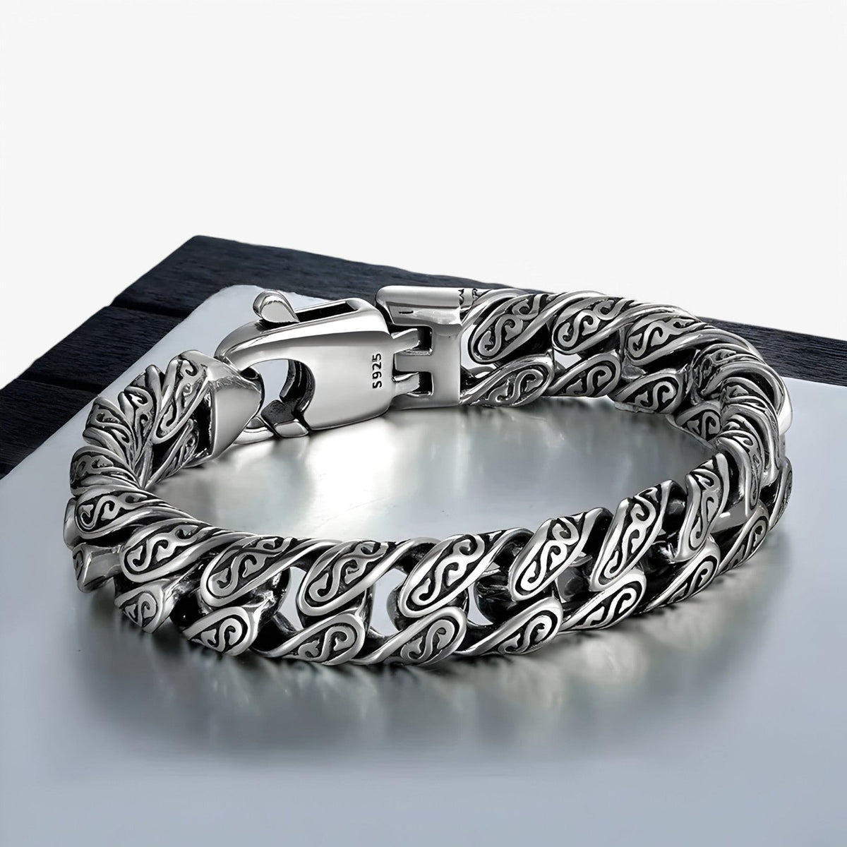 Graverat silverfärgat armband med Tang-mönster för herr