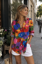 Blusa de botones con estampado vibrante en tejido ligero