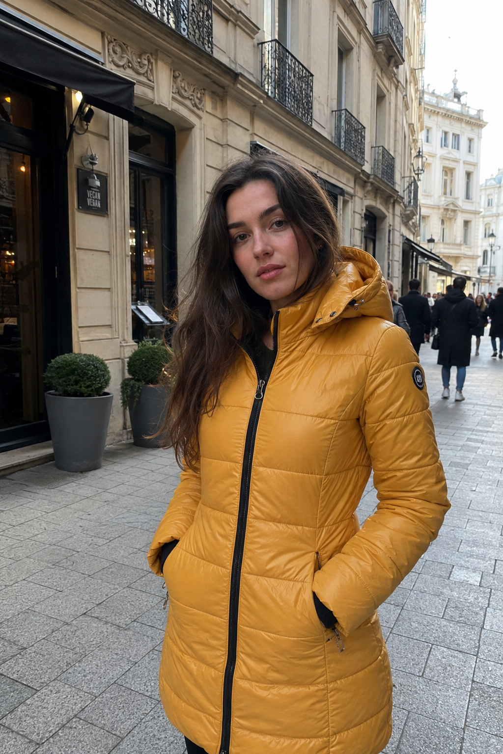 Parka larga con capucha para invierno con cierres ajustables