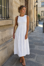 Vestido oversize sin mangas con delicados bordados