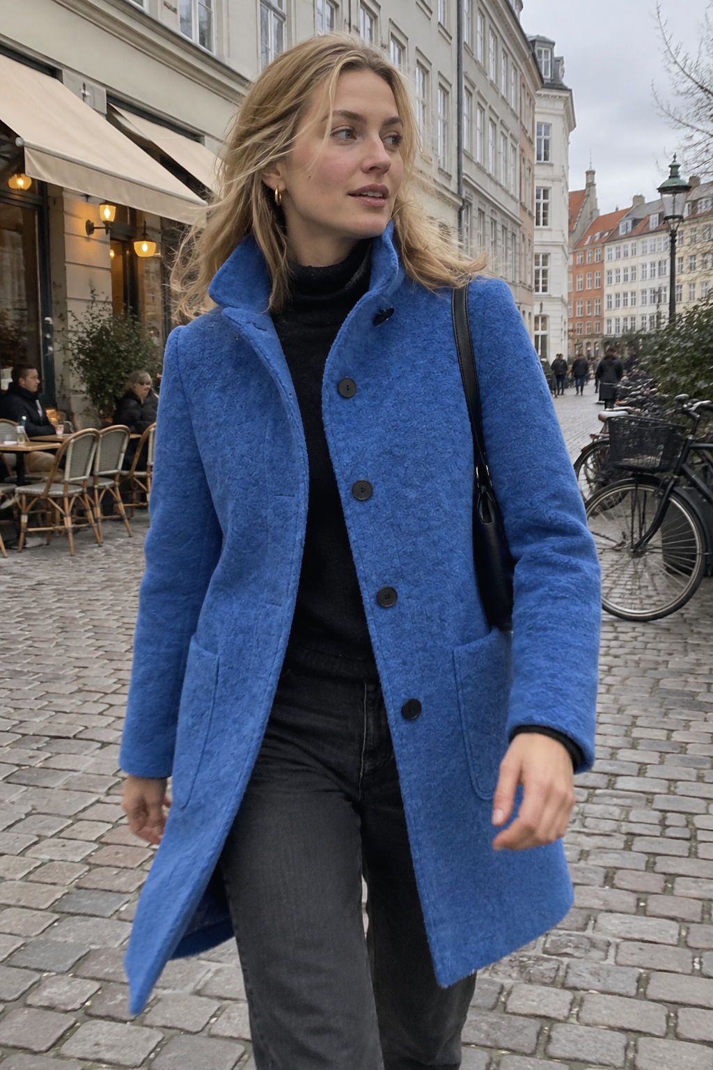 Kappa i ullblandning med skräddarsydd passform och knäppning