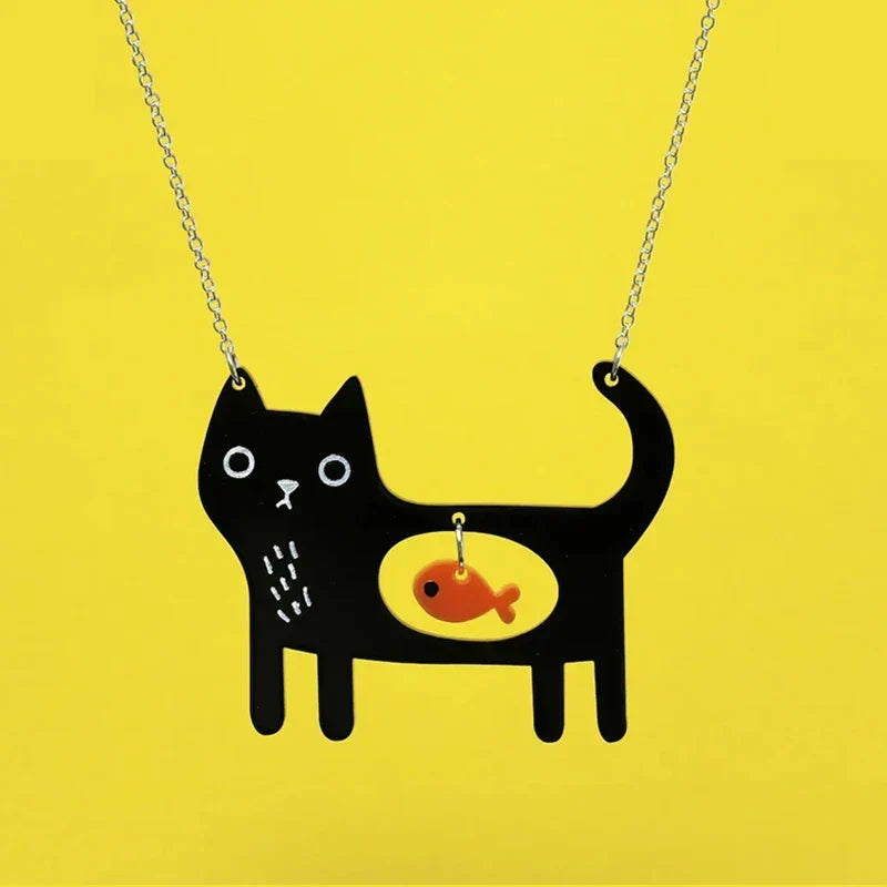 Halsband med katt och fisk i akryl och lekfull design
