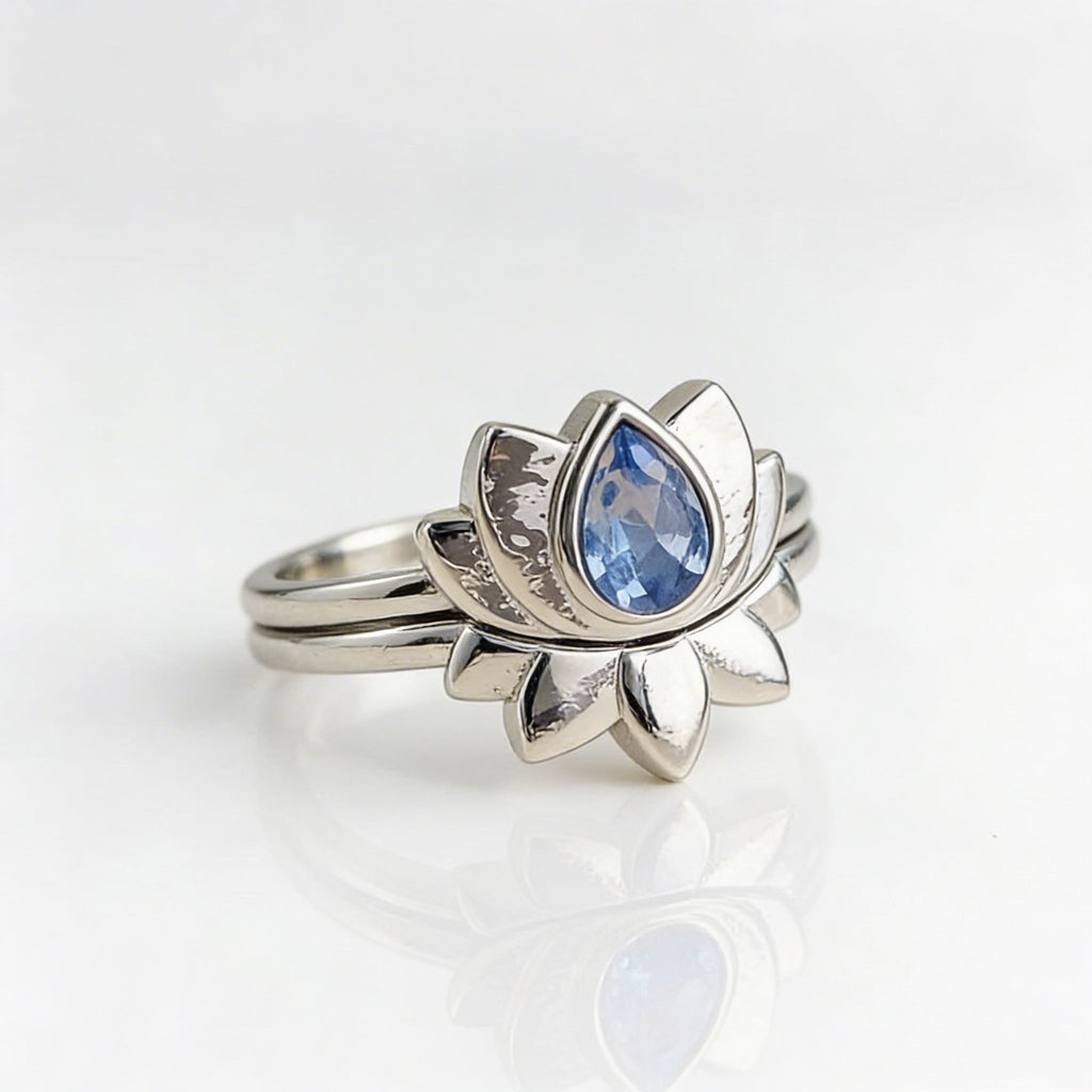 Retro Teardrop Zirconia Lotus Flower Ring in Silver Colour