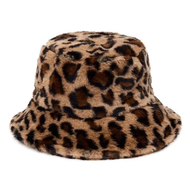 Vinterbuckethatt i en mix av ko- och leopardmönster