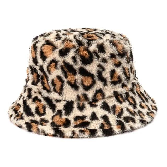 Vinterbuckethatt i en mix av ko- och leopardmönster