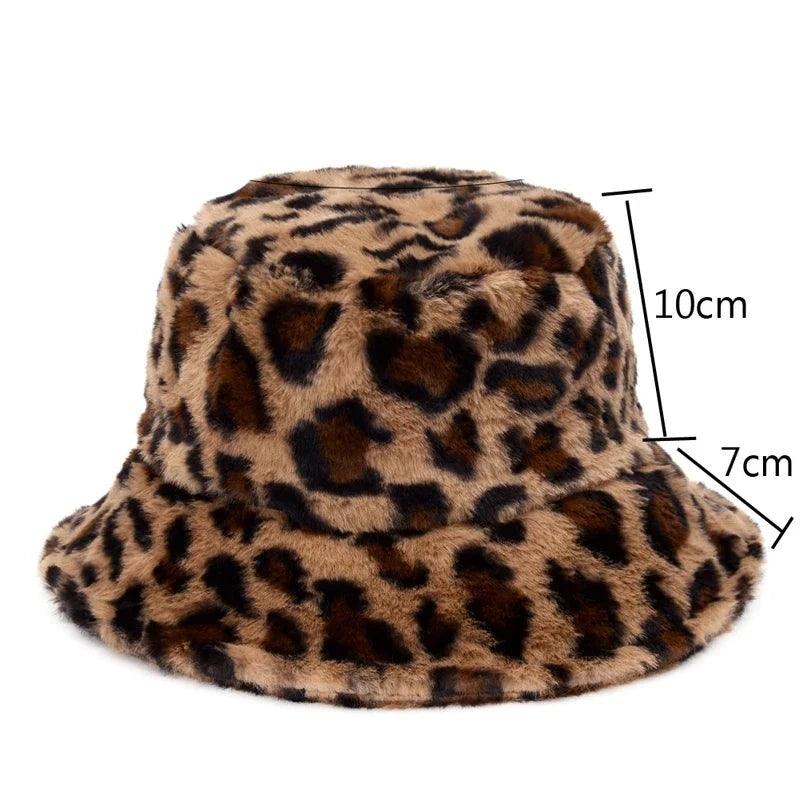 Bucket hat i konstpäls med djärvt leopardmönster