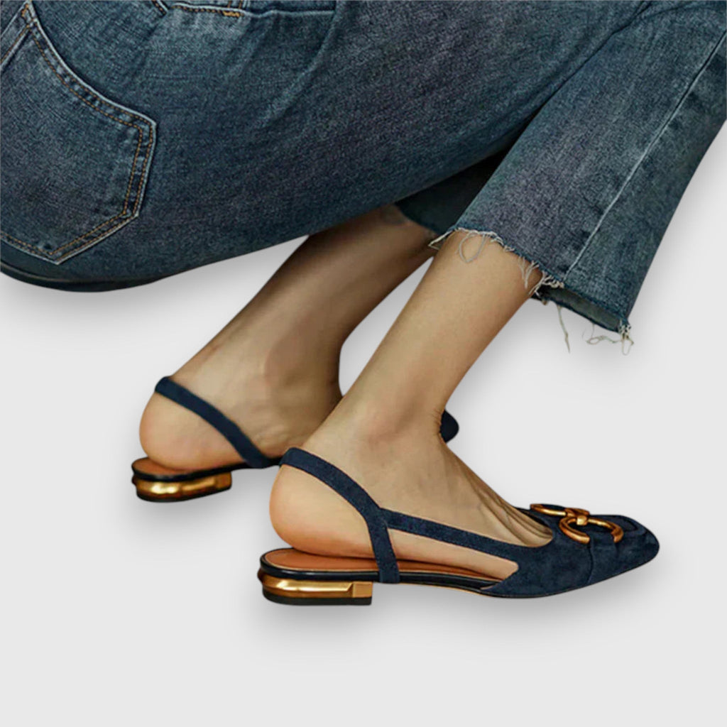 Slip in-sandaler med spänne och mjuk sula