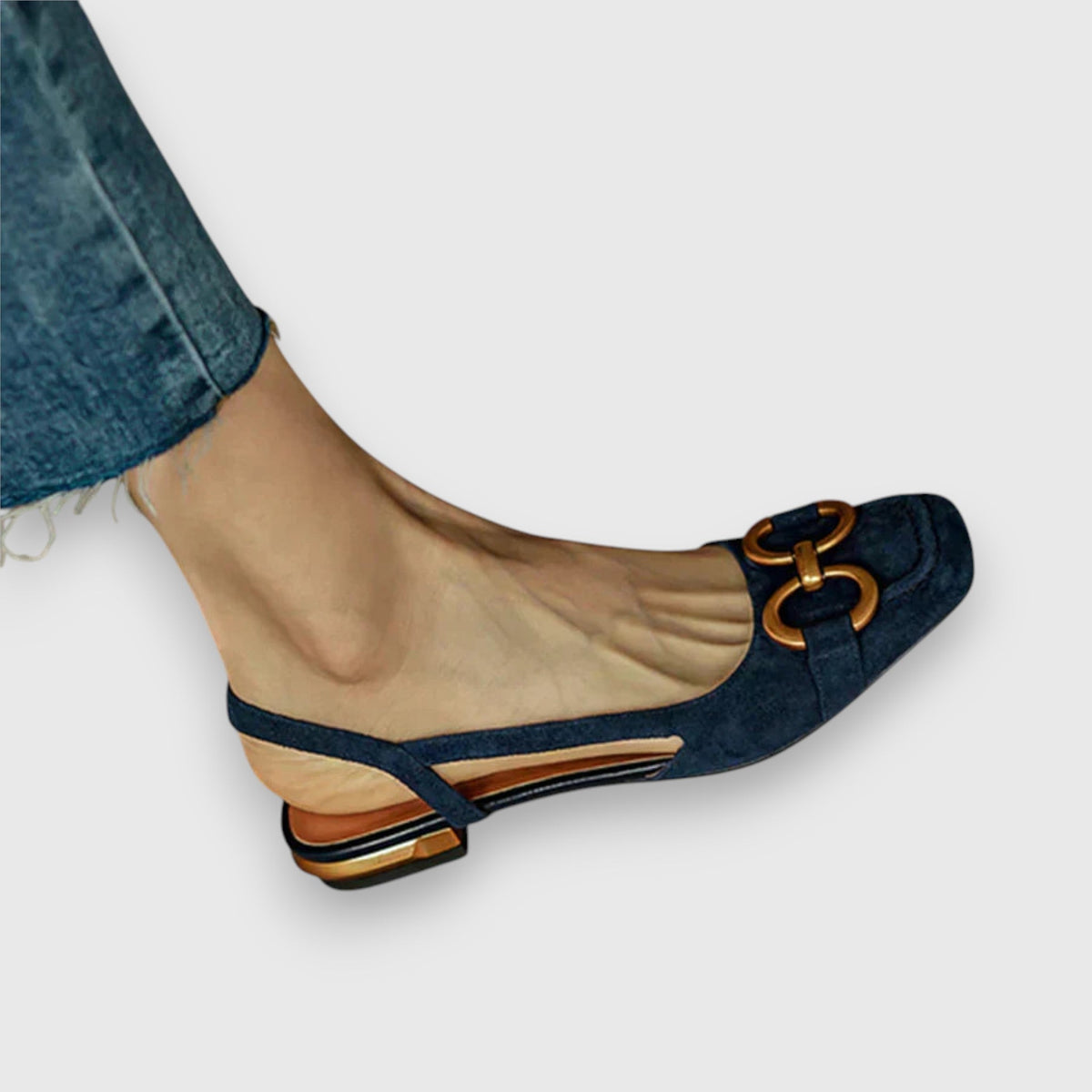 Slip in-sandaler med spänne och mjuk sula