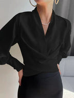 Draperad blus med V-ringning och subtil ärmvolym