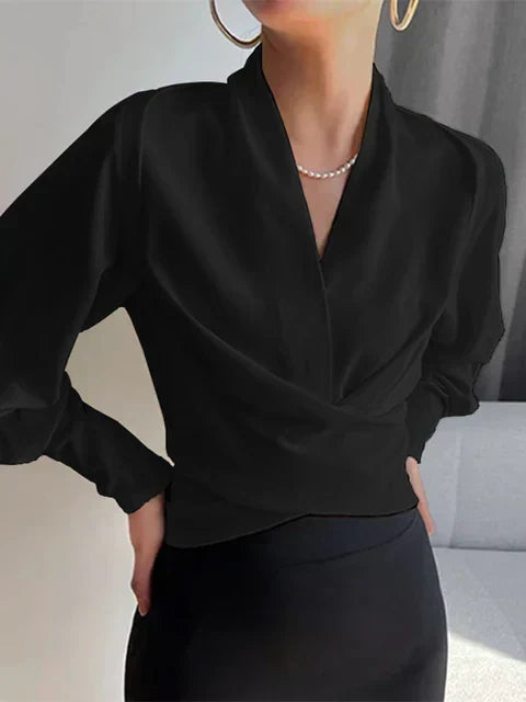 Draperad blus med V-ringning och subtil ärmvolym