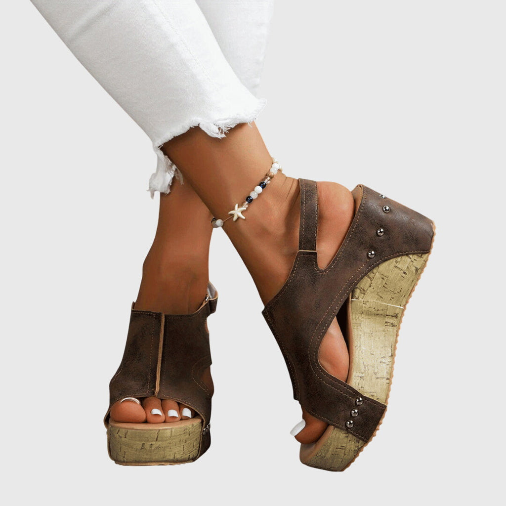 Stödjande sandal i neutral finish