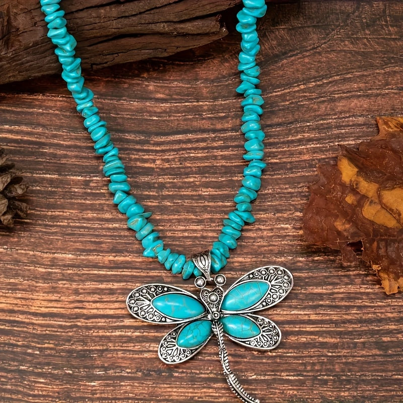 Boho-halsband i vintagestil med blågröna kulor och trollsländehänge