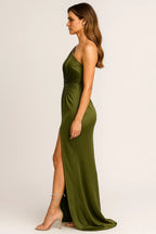 Vestido largo asimétrico con cintura anudada y abertura en el muslo