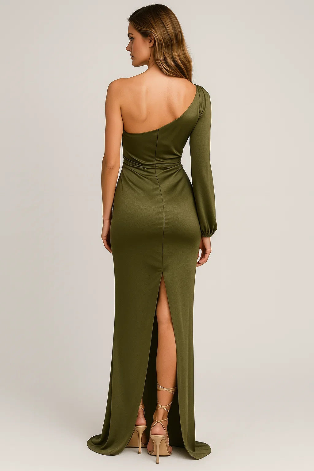 Vestido largo asimétrico con cintura anudada y abertura en el muslo