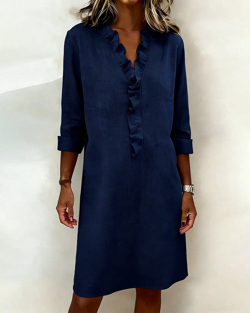 Vestido de algodón y lino con cuello de pico y detalle de volantes