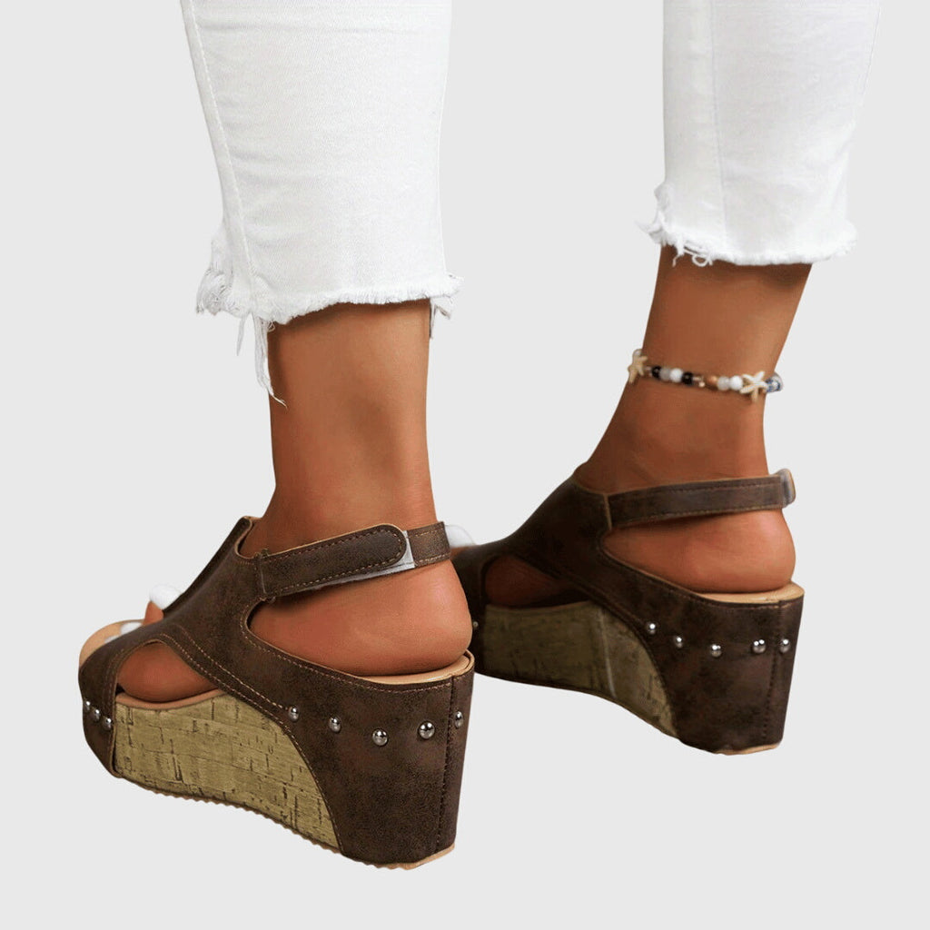 Stödjande sandal i neutral finish