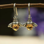 Pendientes con colgante de cristal y delicado detalle de abeja