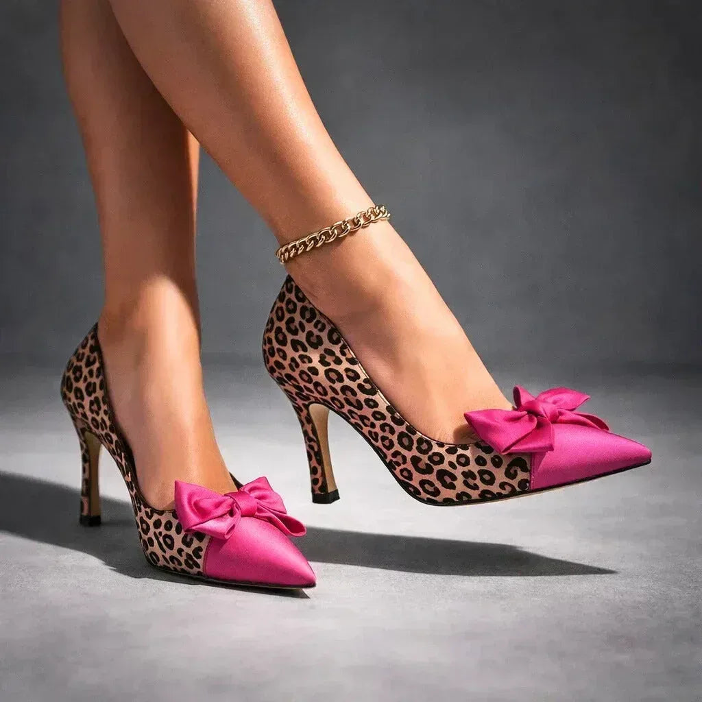 Tacones con estampado de leopardo y lazo en contraste
