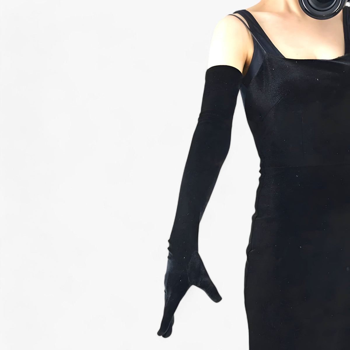 Velvet Gloves with Soft Lining and Retro-Inspired Style