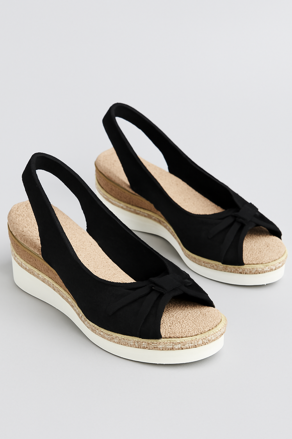 Kilklacksandaler med knutdetalj och slingbackrem