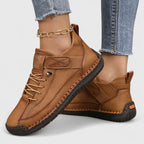 Sneakers med bred tåbox, skumsula och resårpaneler