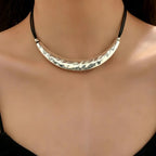 Hamrad vintagechoker med månskära och himmelsk känsla