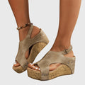 Stödjande sandal i neutral finish