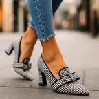Pumps i hundtandsmönster med skulpterad blockklack