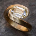 Vintage-Style Spiral Ring with Inlaid Glass Detail