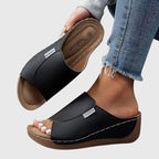 Sandaler i öppen design med svalkande känsla i tyg som andas