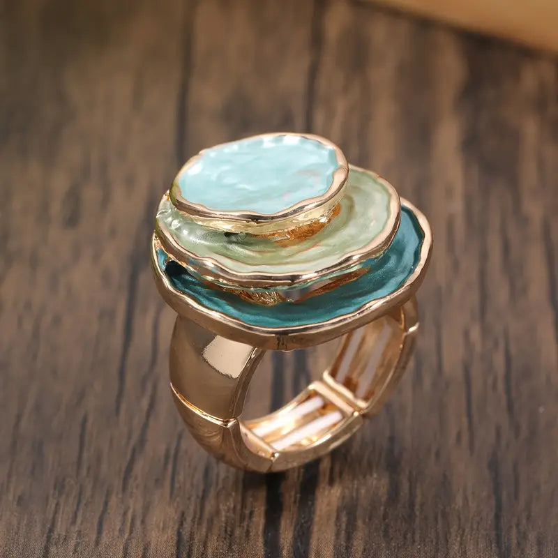 Round Hand-Painted Ring with Vintage-Style Setting