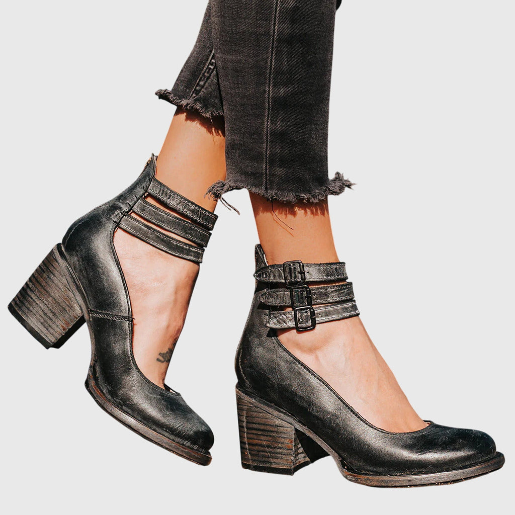 Tacones depurados con opciones de acabado efecto serpiente