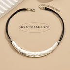 Hamrad vintagechoker med månskära och himmelsk känsla