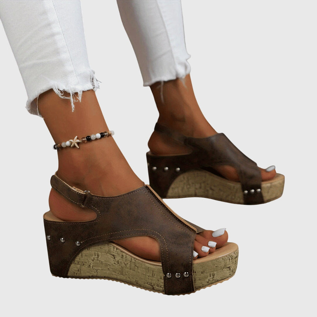 Stödjande sandal i neutral finish