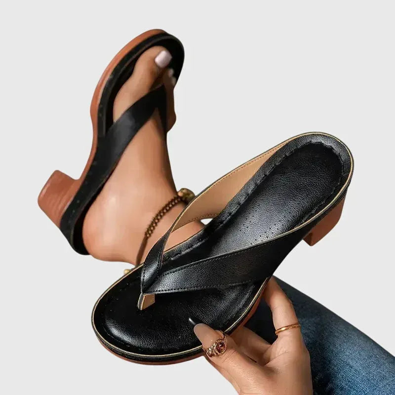 Sandaler med formad innersula och halkfritt grepp