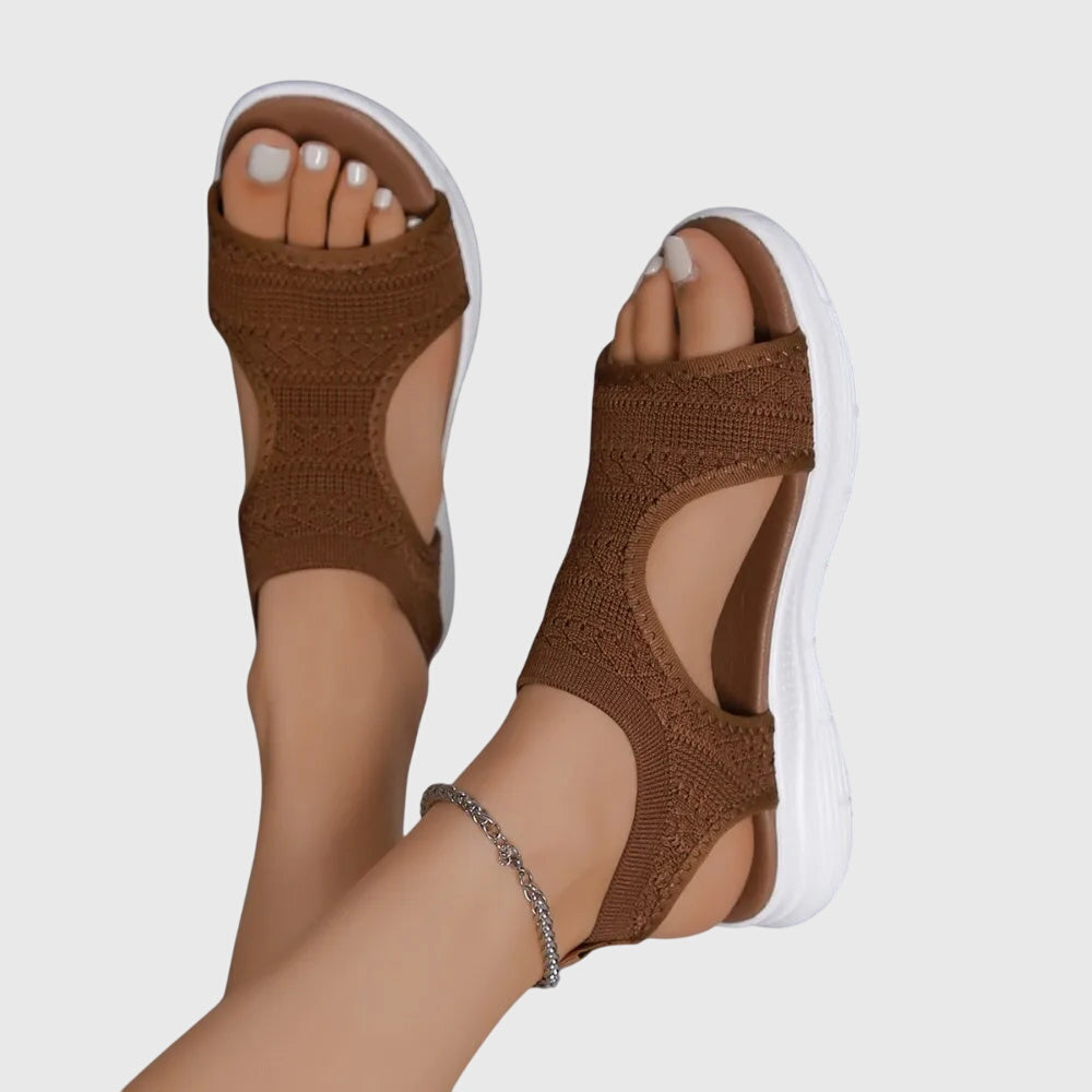 Sandalias para todo el día con un diseño refinado y sencillo