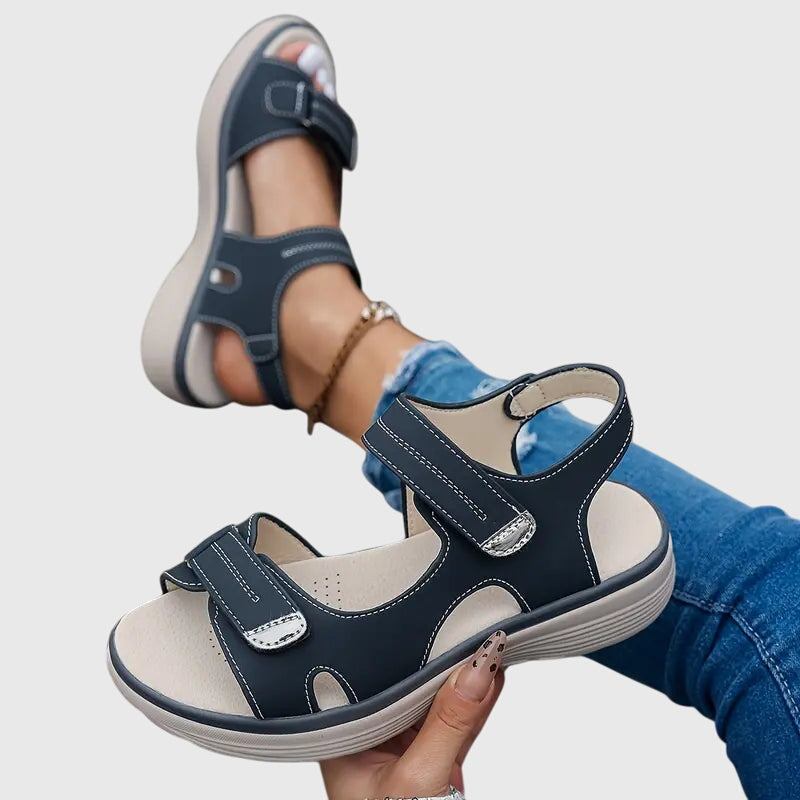 Sandaler med bred tåbox, dämpad innersula och greppsula
