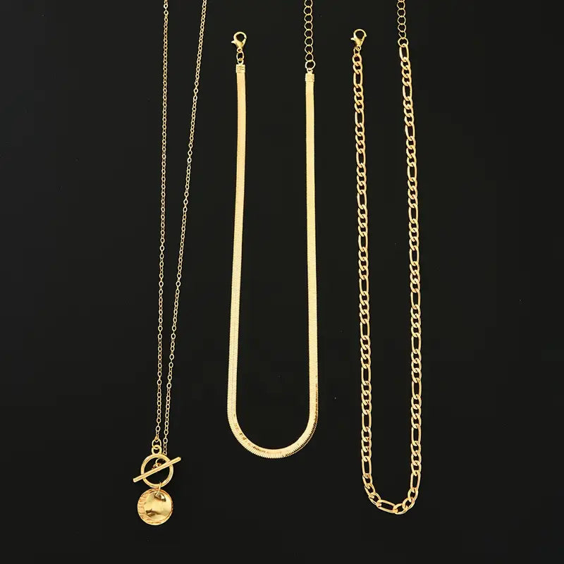Flerlagrat halsband med strukturerade mynt i guldfärg och antik känsla