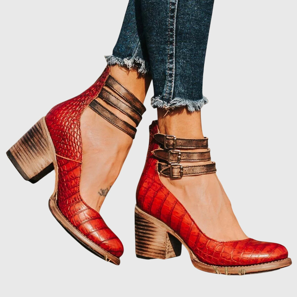 Tacones depurados con opciones de acabado efecto serpiente