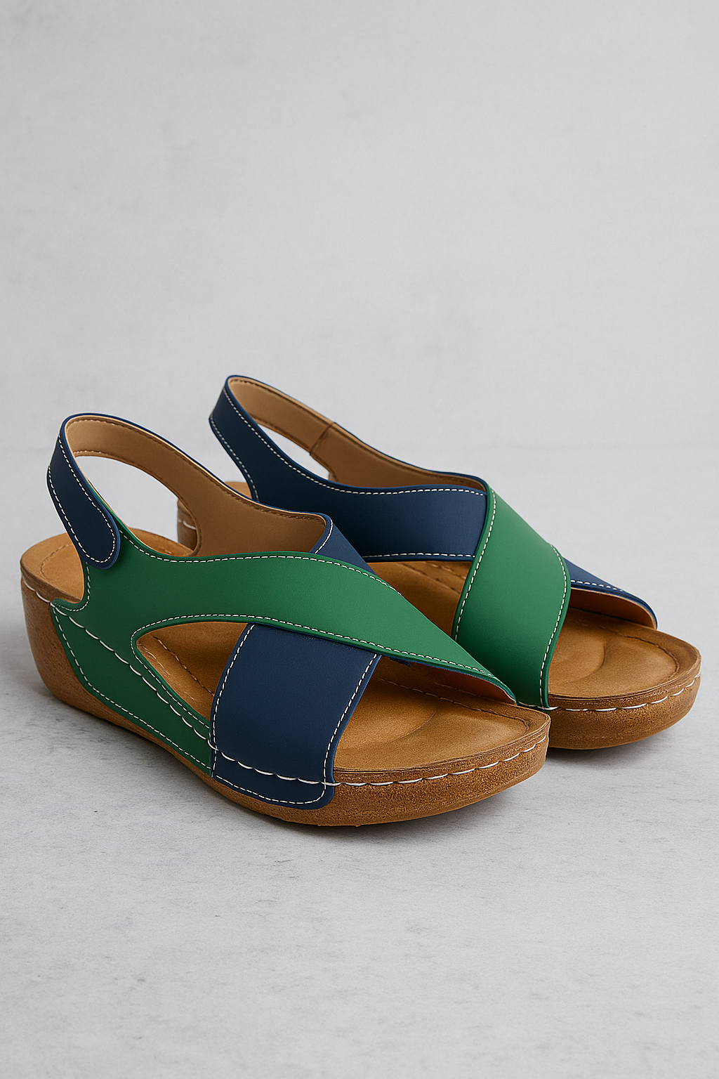 Sandalias de tiras cruzadas con plantilla acolchada para el verano