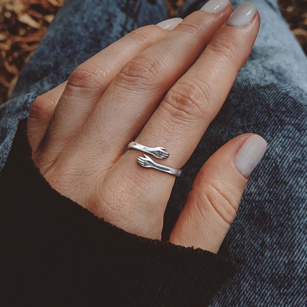 Flätad ring med en mjuk, kramliknande kurva