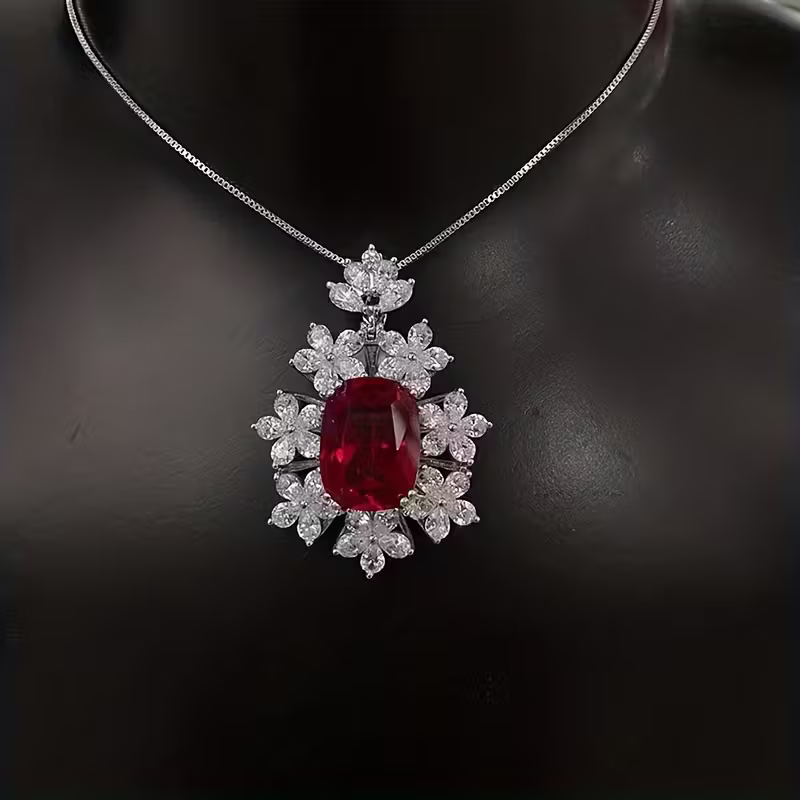 Halsband med rött stenhänge för speciella tillfällen och rik färg