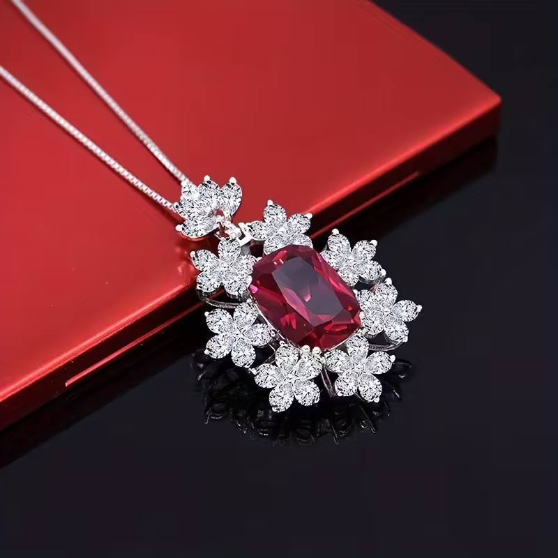 Halsband med rött stenhänge för speciella tillfällen och rik färg