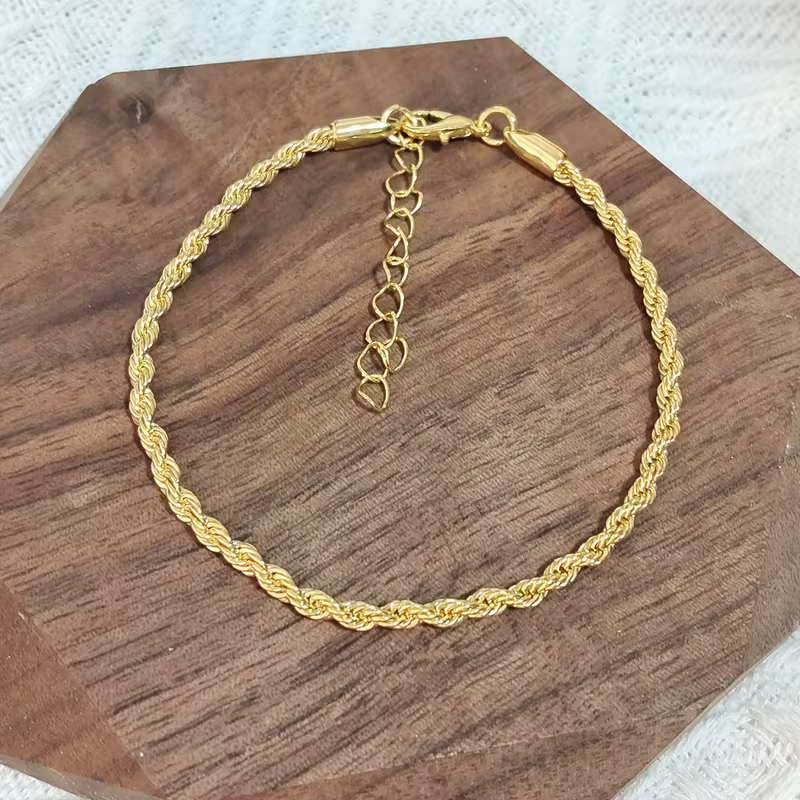 Twisted Rope Chain Necklace with Textured Links and Bright Shine