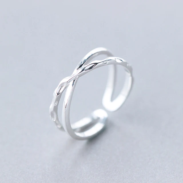 Vintage-Style Cross Ring with Simple Lines in Silver Colour